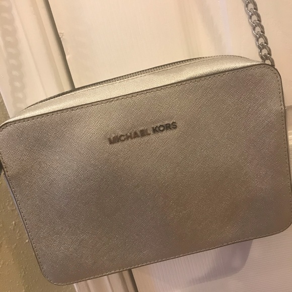 Michael Kors Handbags - Michael Kors chain purse